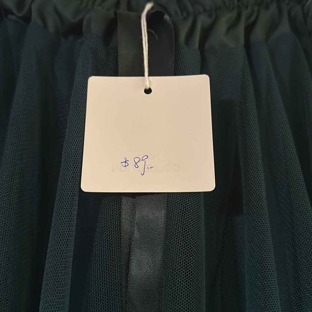 Flowy tulle skirt in green, new with tag.